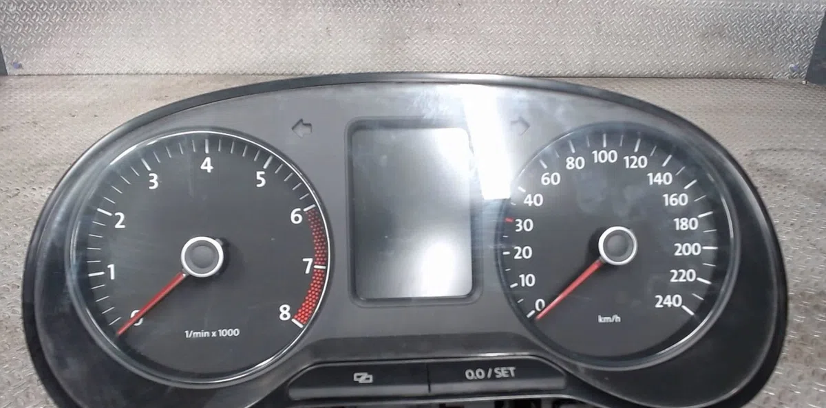 Compteur Volkswagen POLO V (6R1, 6C1) 1.2 (2009) occasion — photo 2