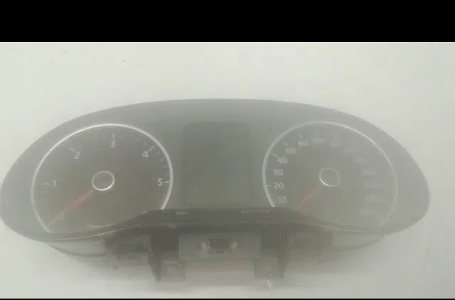 Compteur Volkswagen POLO V (6R1, 6C1) 1.6 tdi (2009) 5 portes occasion — photo 4