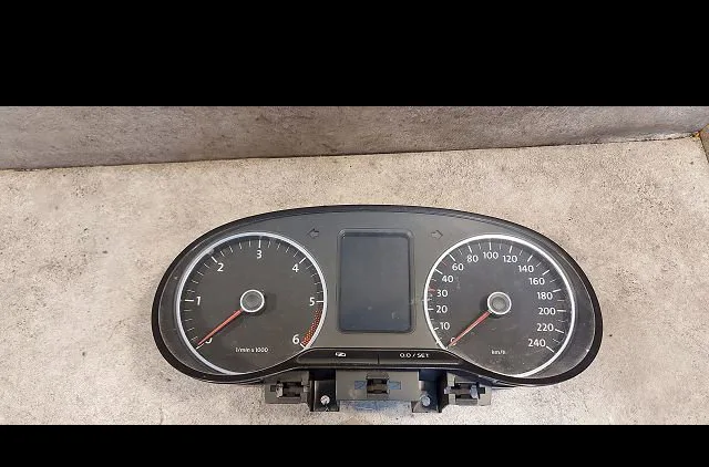 Compteur Volkswagen POLO V (6R1, 6C1) 1.6 tdi (2009) occasion