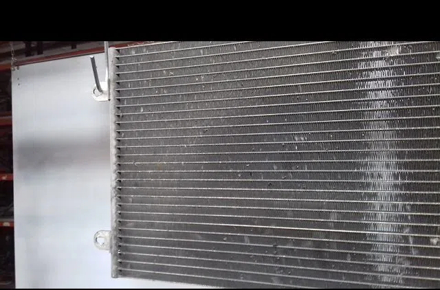 Condenseur clim Alfa romeo 147 (937_) 1.6 16v t.spark (937.axa1a, 937.axb1a, 937.bxb1a) (2001-2010) occasion — photo 2