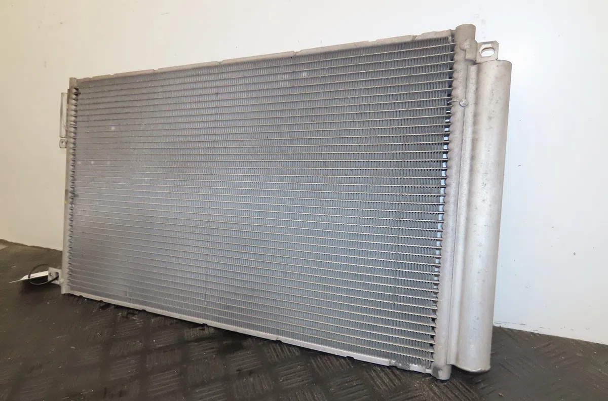 Condenseur clim Alfa romeo MITO (955_) 1.4 (955axb1b) (2008-2013) occasion — photo 4