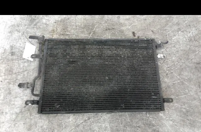 Condenseur clim Audi A4 B6 Décapotable (8H7) 2.5 tdi (2002-2005) occasion — photo 2