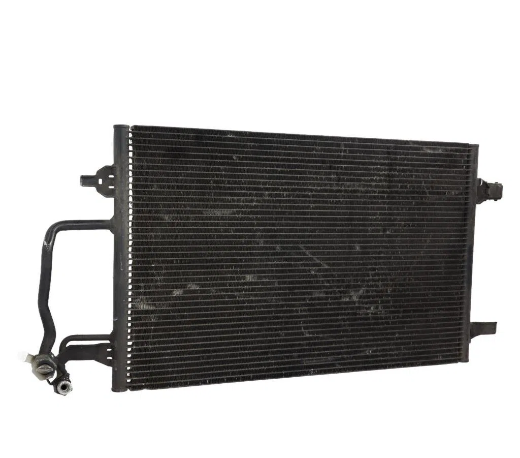 Condenseur clim Audi A8 D2 (4D2, 4D8) 3.7 quattro (1995-1998) occasion — photo 2