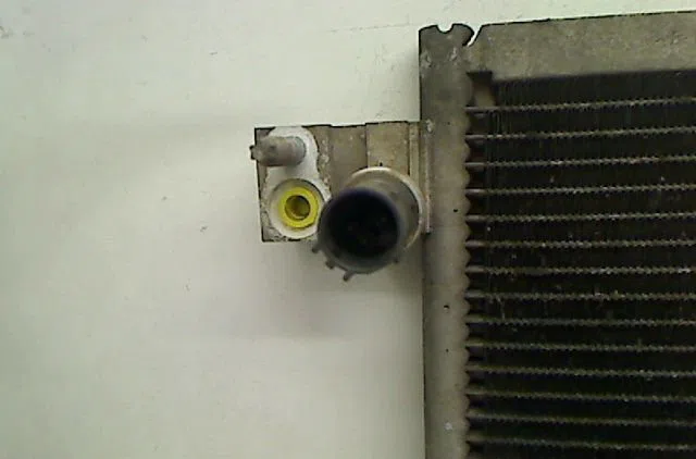 Condenseur clim Ford FIESTA VI (CB1, CCN) 1.4 tdci (2010-2012) 3 portes occasion — photo 2