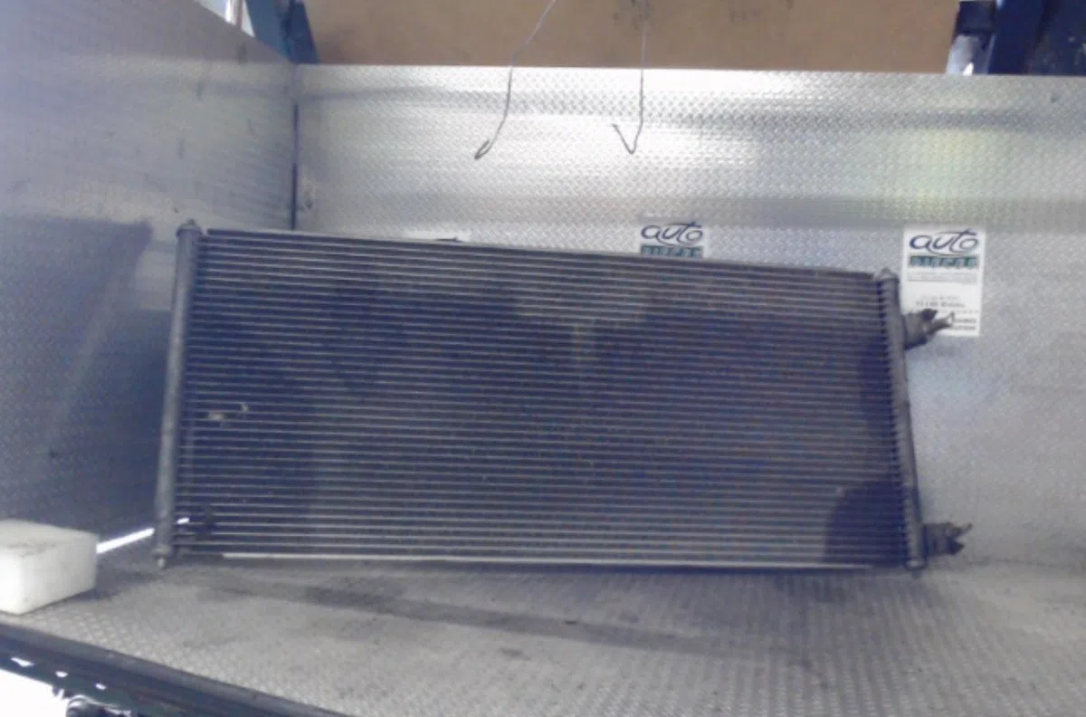 Condenseur clim Ford TRANSIT Camionnette (FA_ _) 2.0 di (fae_, faf_, fag_) (2000-2006) occasion — photo 2