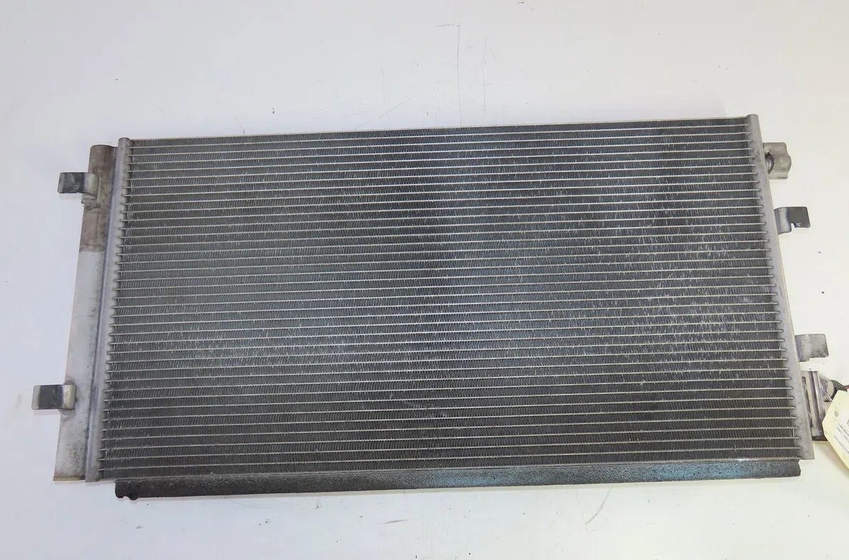 Condenseur clim Renault GRAND SCÉNIC III (JZ0-1_) 1.9 dci (2009) occasion