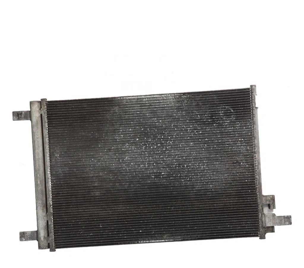 Condenseur clim Volkswagen PASSAT B8 (3G2, CB2) 1.6 tdi (2014) occasion