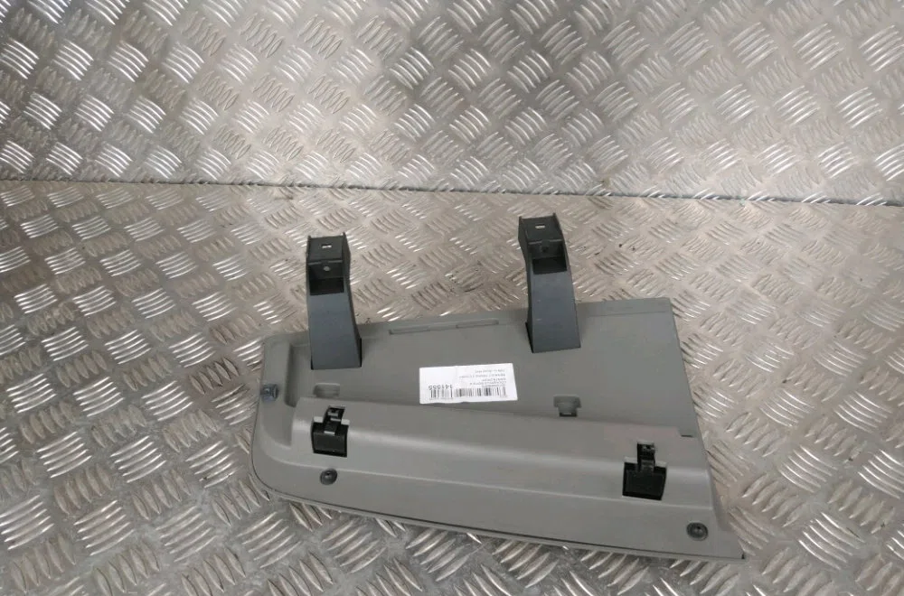 Couvercle boite a gants droit Renault TRAFIC III Camionnette (FG_) 1.6 dci 120 (fgmb) (2014) occasion