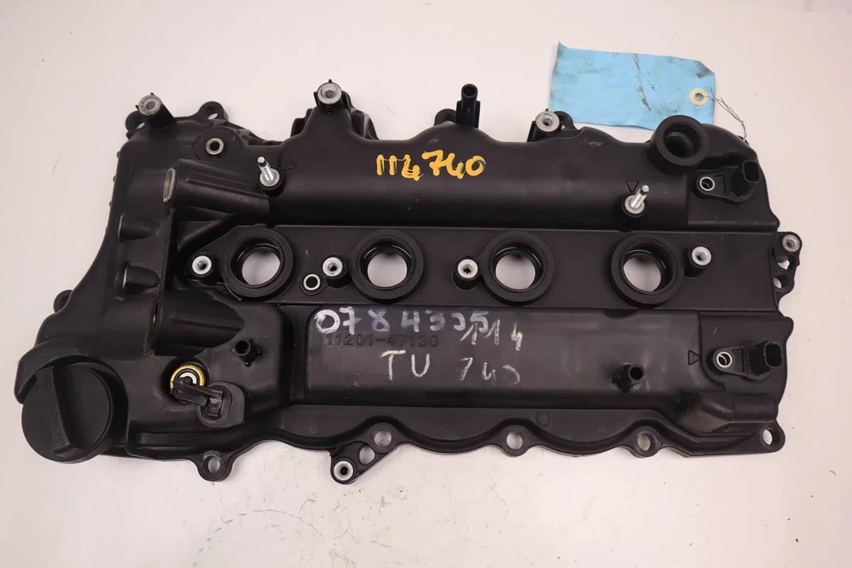 Couvre culasse Toyota YARIS (_P13_) 1.3 (nsp130_) (2011) occasion