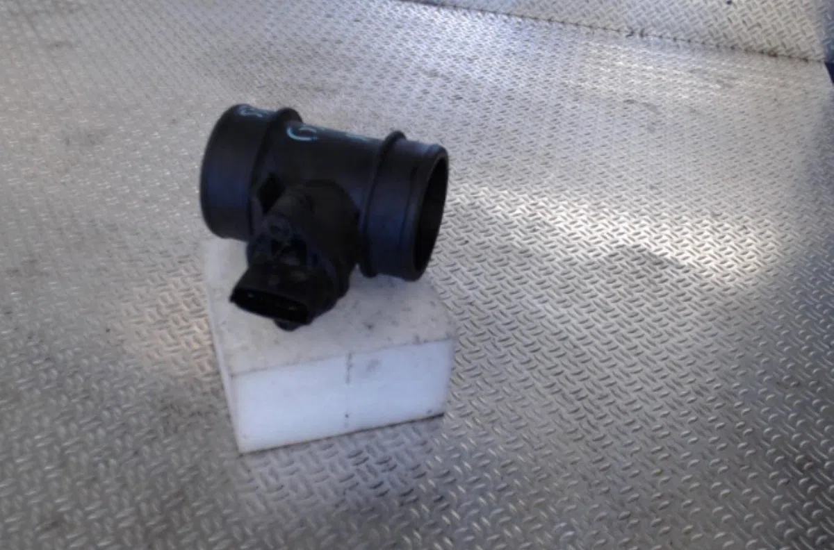Debimetre air Opel CORSA C (X01) 1.4 twinport (f08, f68) (2003-2009) occasion