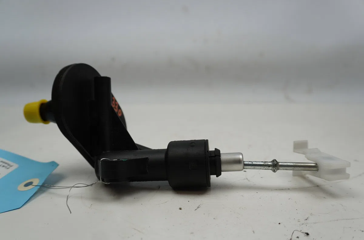 Emetteur embrayage Fiat 500L (351_, 352_) 1.6 d multijet (199lye1b) (2013) occasion