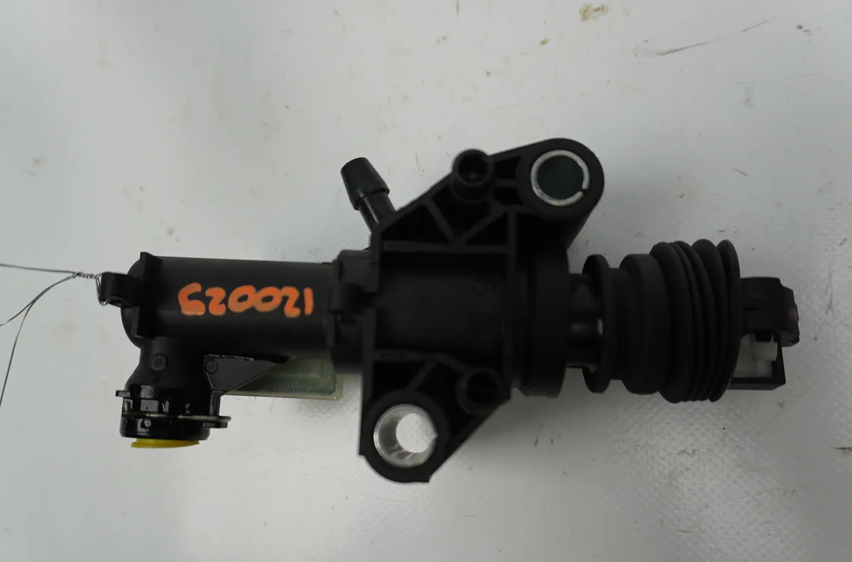Emetteur embrayage Renault TRAFIC III Camionnette (FG_) 2.0 dci 150 (fgmu) (2021) occasion