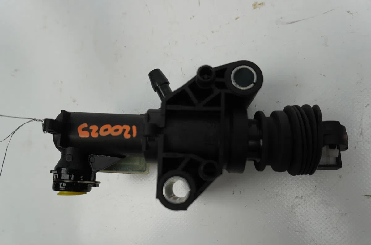 Emetteur embrayage Renault TRAFIC III Camionnette (FG_) 2.0 dci 150 (fgmu) (2021) occasion