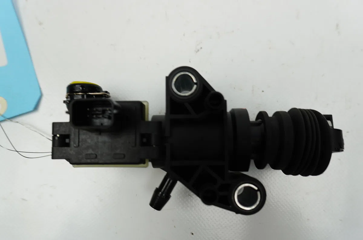 Emetteur embrayage Renault TRAFIC III Camionnette (FG_) 2.0 dci 150 (fgmu) (2021) occasion