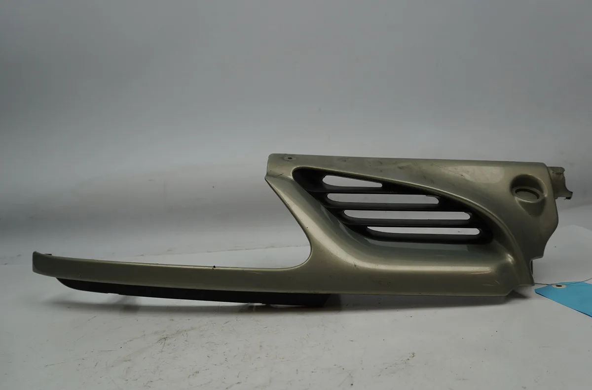 Enjoliveur calandre d Renault MEGANE Scenic (JA0-1_) 1.9 dti (ja0n) (1997-1999) occasion