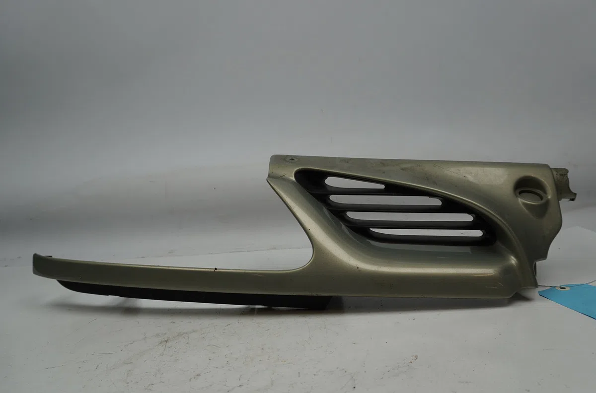 Enjoliveur calandre d Renault MEGANE Scenic (JA0-1_) 1.9 dti (ja0n) (1997-1999) occasion