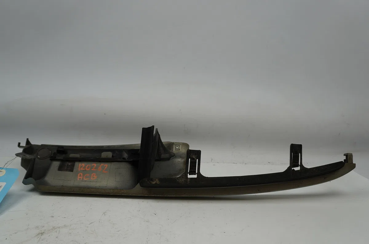 Enjoliveur calandre d Renault MEGANE Scenic (JA0-1_) 1.9 dti (ja0n) (1997-1999) occasion