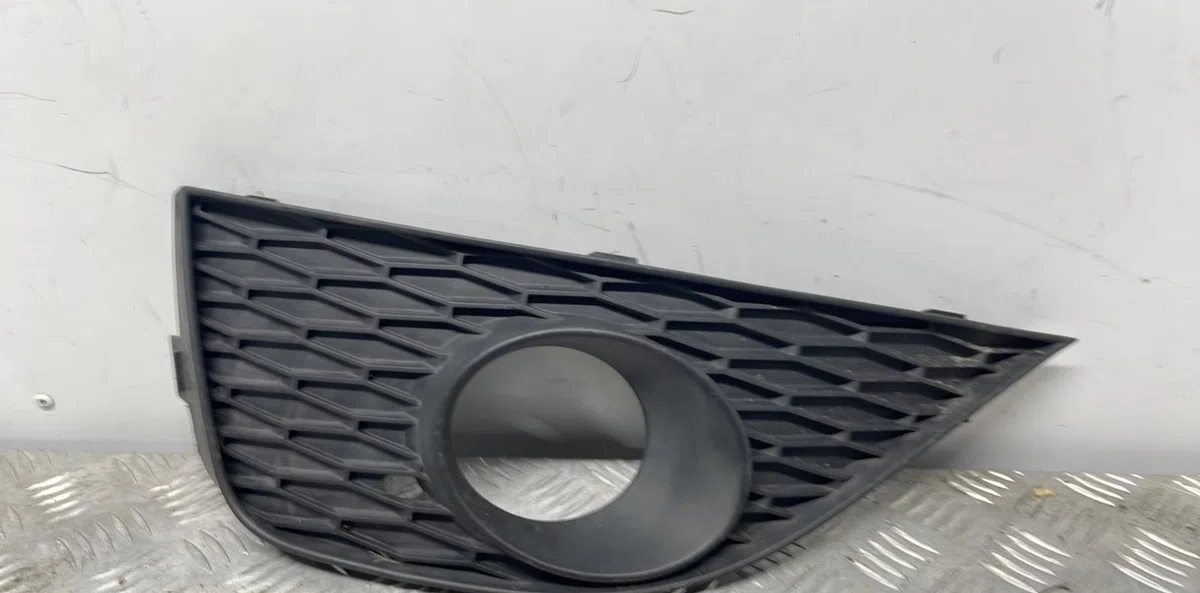 Enjoliveur d pare-choc av SEAT IBIZA 4 PHASE 1 COUPE occasion