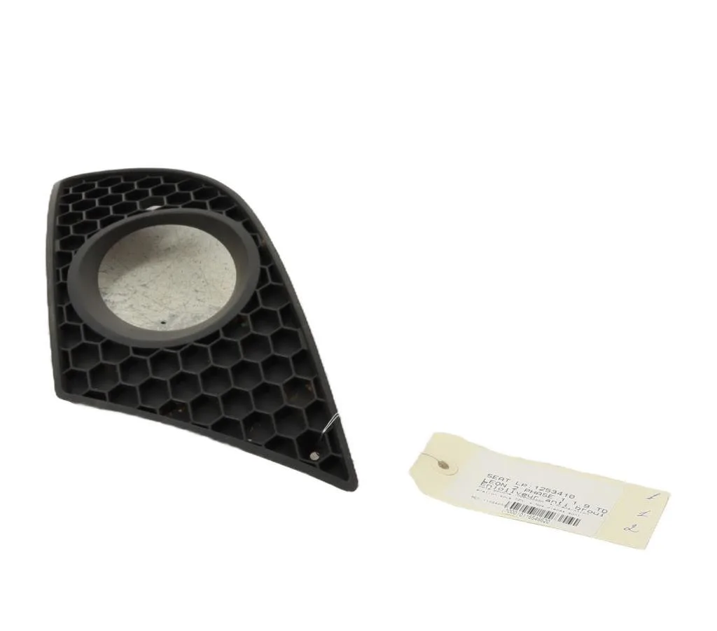 Enjoliveur d pare-choc av Seat LEON (1P1) 1.9 tdi (2005-2010) 5 portes occasion
