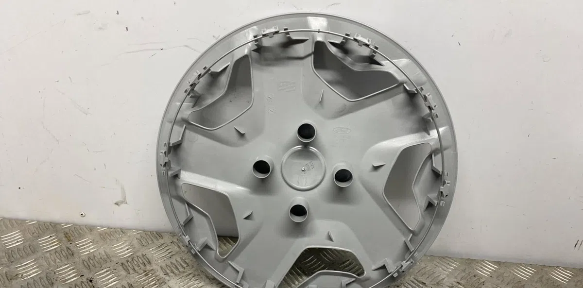 Enjoliveur de roue FORD FIESTA 6 PHASE 1 occasion