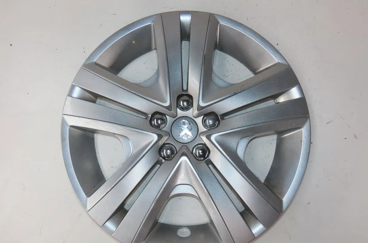 Enjoliveur de roue Peugeot 208 I (CA_, CC_) 1.2 puretech 82 (2018) occasion