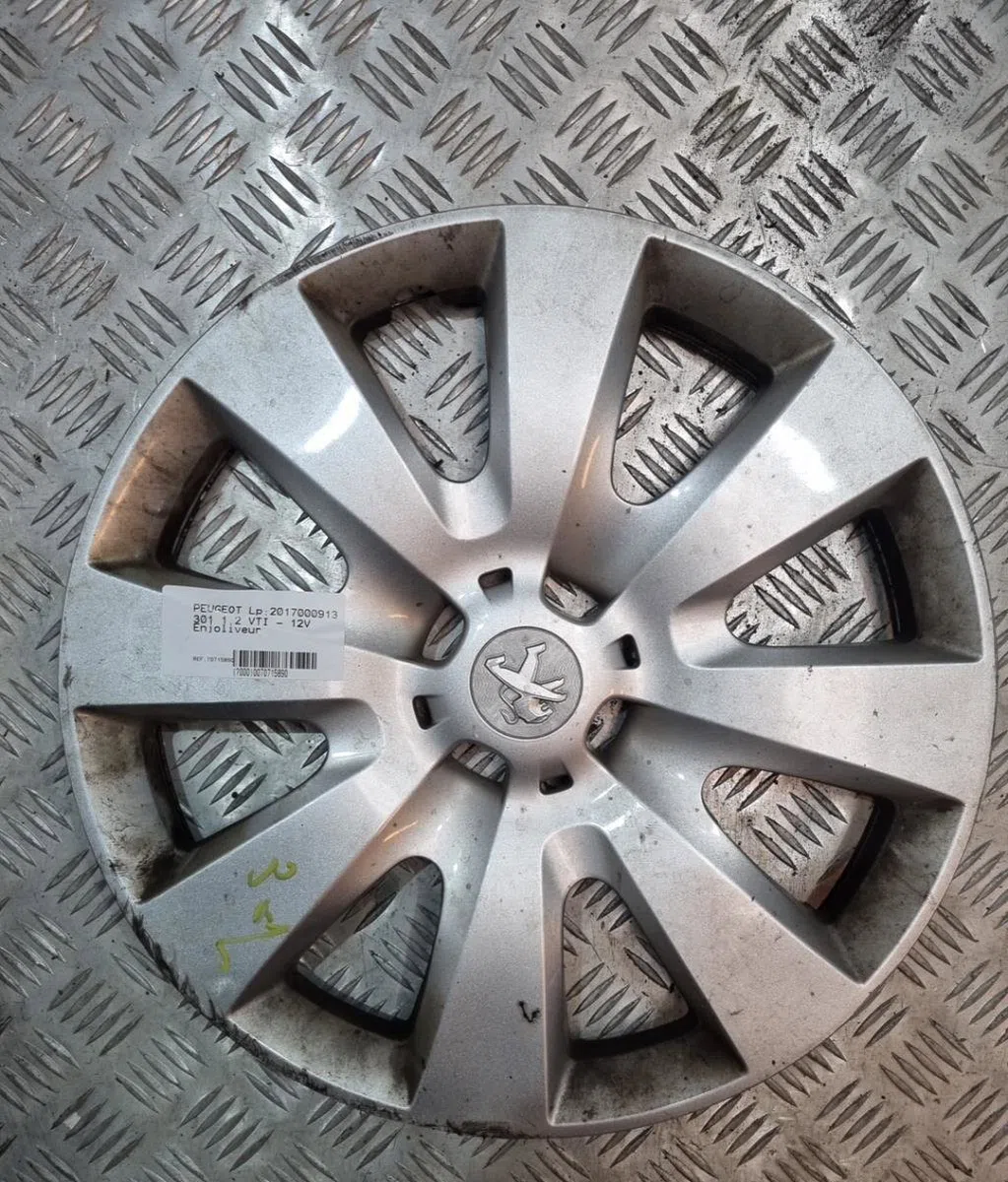 Enjoliveur de roue PEUGEOT 301 occasion