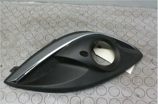Enjoliveur g pare-choc av Opel CORSA D (S07) 1.2 (l08, l68) (2006-2014) 5 portes occasion