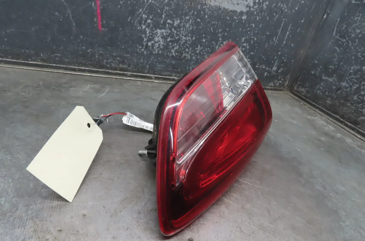 Enjoliveur inf feu ar g RENAULT CLIO 2013 occasion