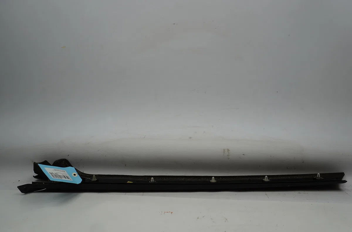 Enjoliveur pare brise g Land rover DISCOVERY III (L319) 2.7 td 4x4 (2004-2009) occasion