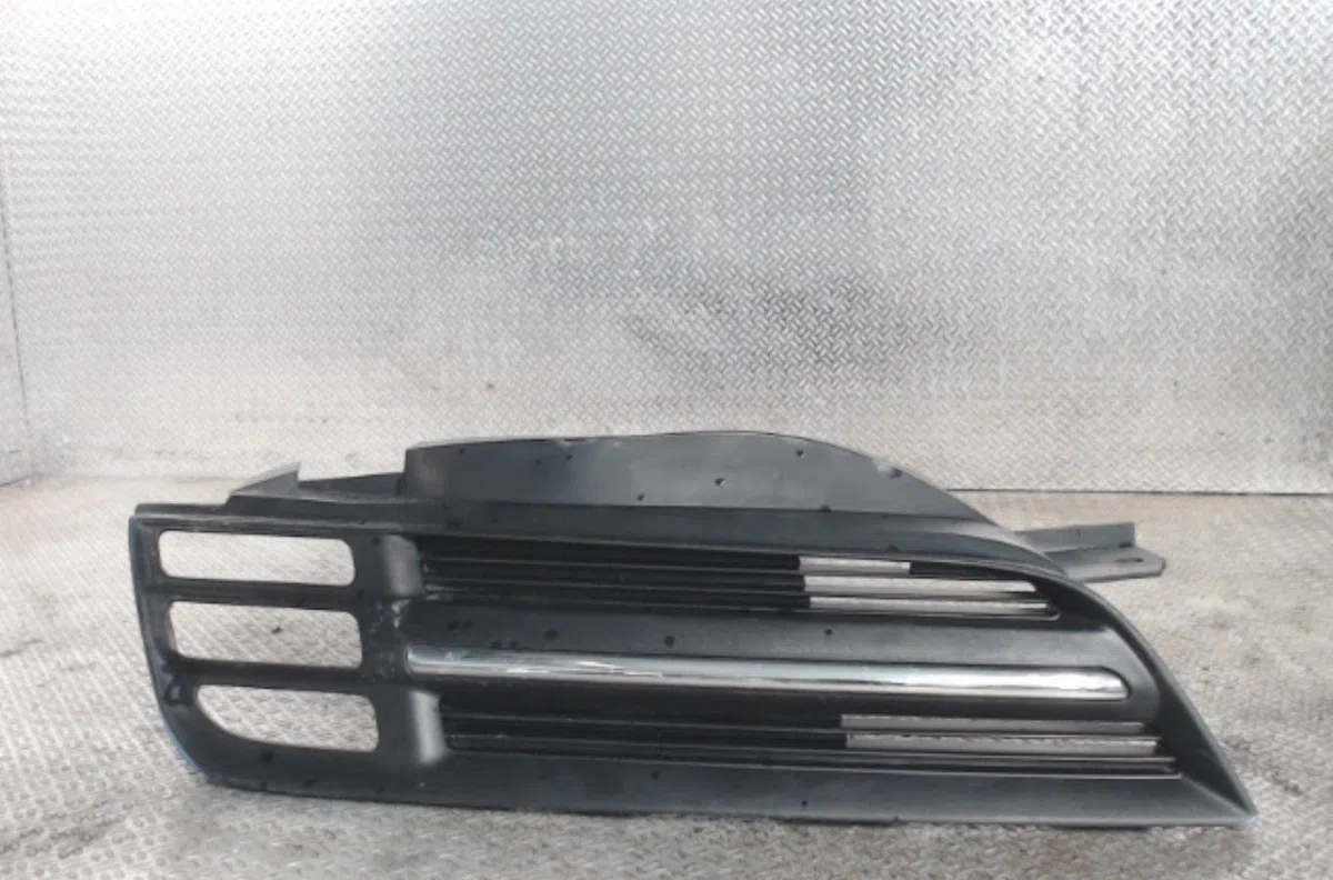 Enjoliveur phare d Nissan MICRA III (K12) 1.5 dci (2003-2010) occasion
