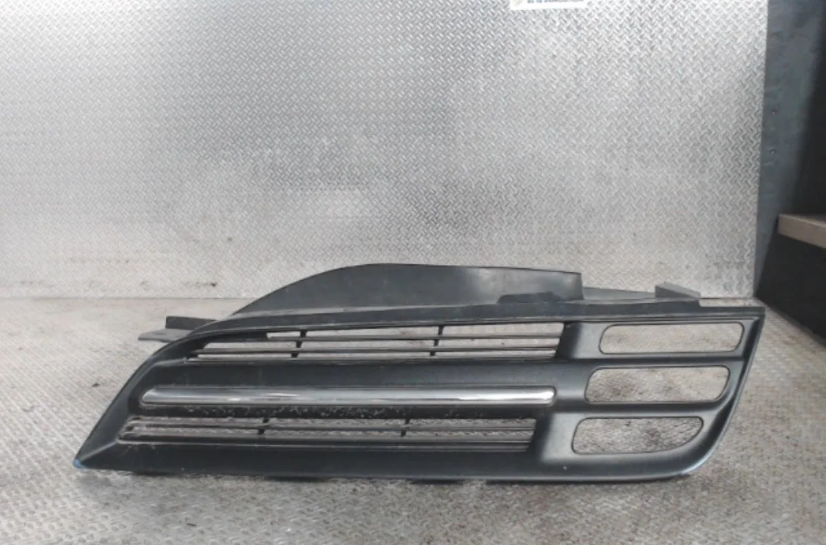 Enjoliveur phare g Nissan MICRA III (K12) 1.5 dci (2003-2010) occasion