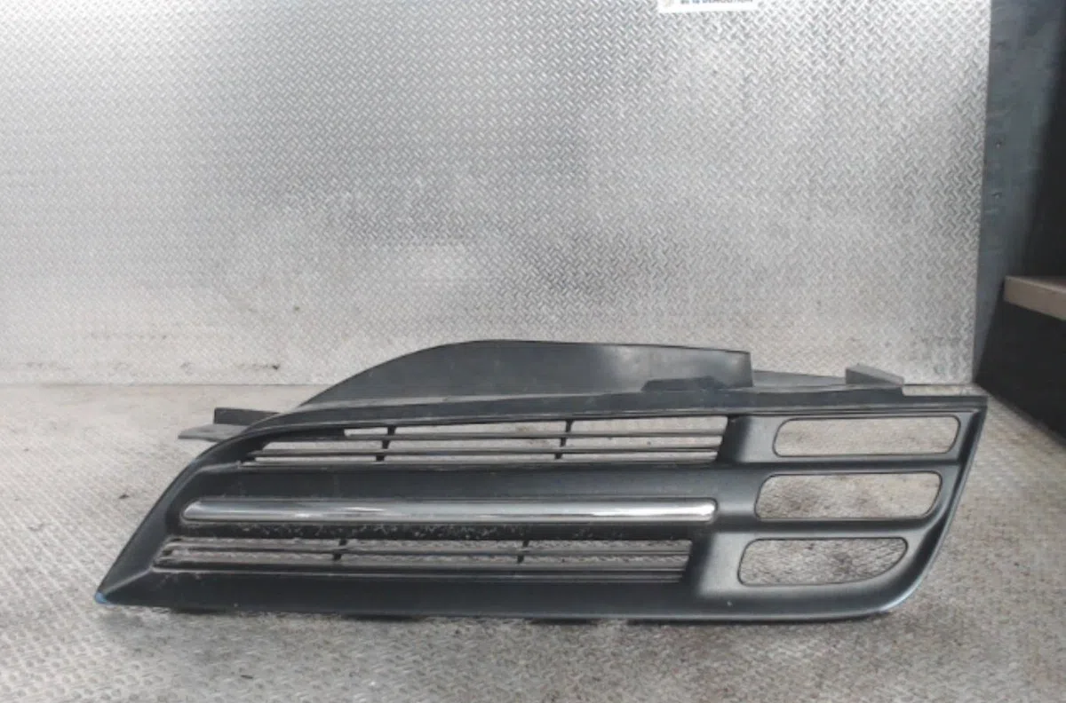 Enjoliveur phare g Nissan MICRA III (K12) 1.5 dci (2003-2010) occasion