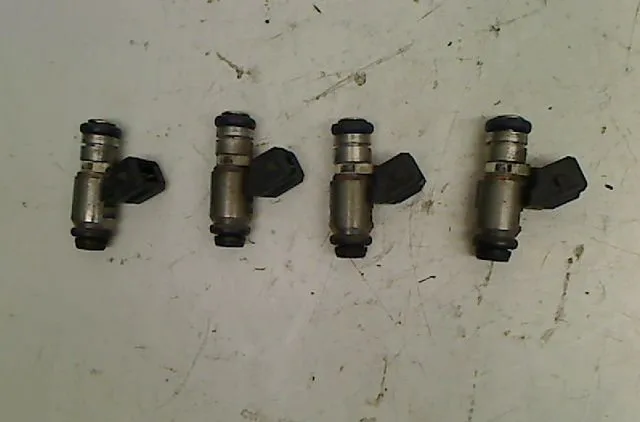 Ensemble injecteurs Fiat PUNTO (188_) 1.2 60 (188.030, .050, .130, .150, .230, .250) (1999-2010) occasion