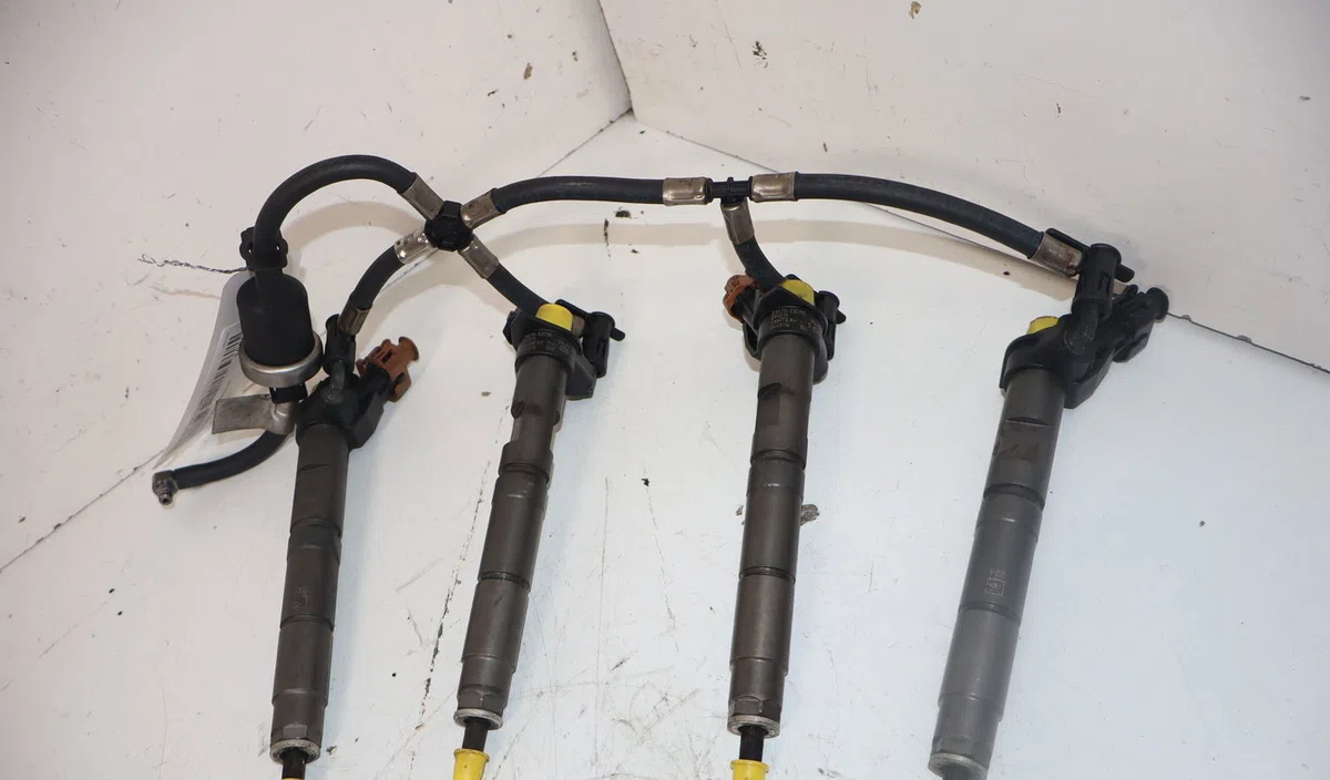 Ensemble injecteurs Toyota AURIS (_E15_) 1.4 d-4d (nde150_) (2007-2012) 3 portes occasion