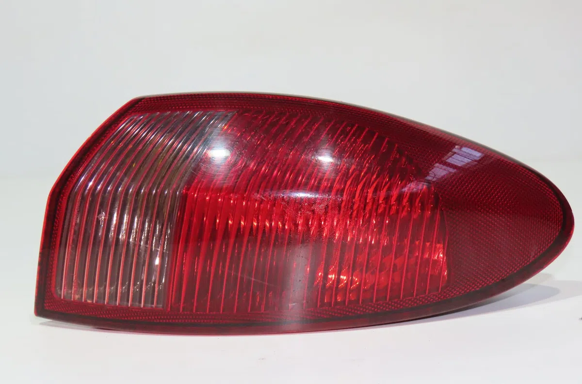 Feu arrière droit Alfa romeo 147 (937_) 1.9 jtdm 16v (937.axn1b, 937.bxn1b) (2004-2010) occasion