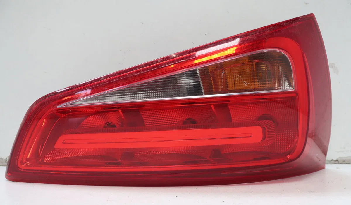 Feu arrière droit Audi A1 Sportback (8XA, 8XF) 1.2 tfsi (2012-2015) occasion