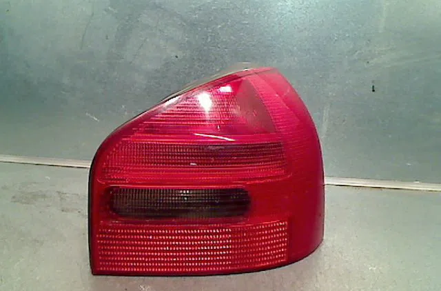 Feu arrière droit AUDI A3 1998 occasion