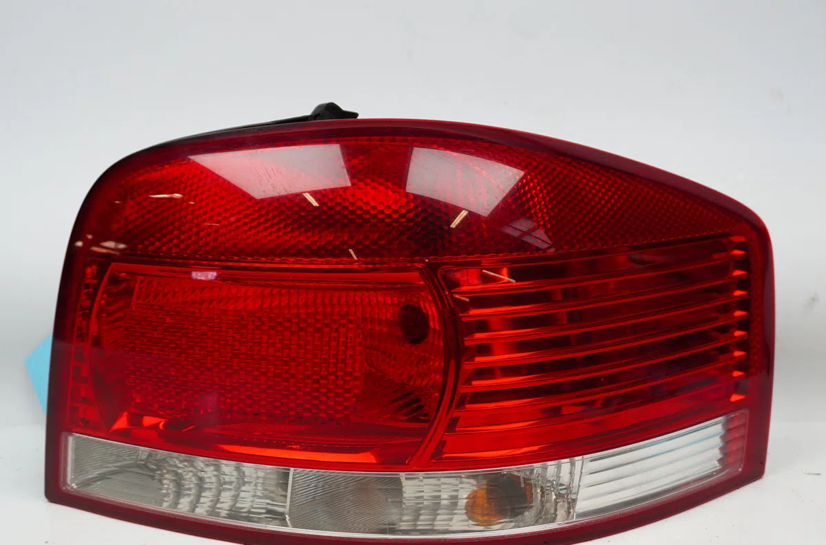 Feu arrière droit Audi A3 (8P1) 1.9 tdi (2003-2010) 3 portes occasion