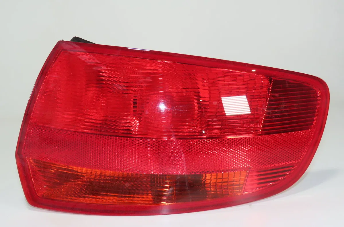 Feu arrière droit Audi A3 Sportback (8PA) 2.0 tdi (2004-2013) 5 portes occasion