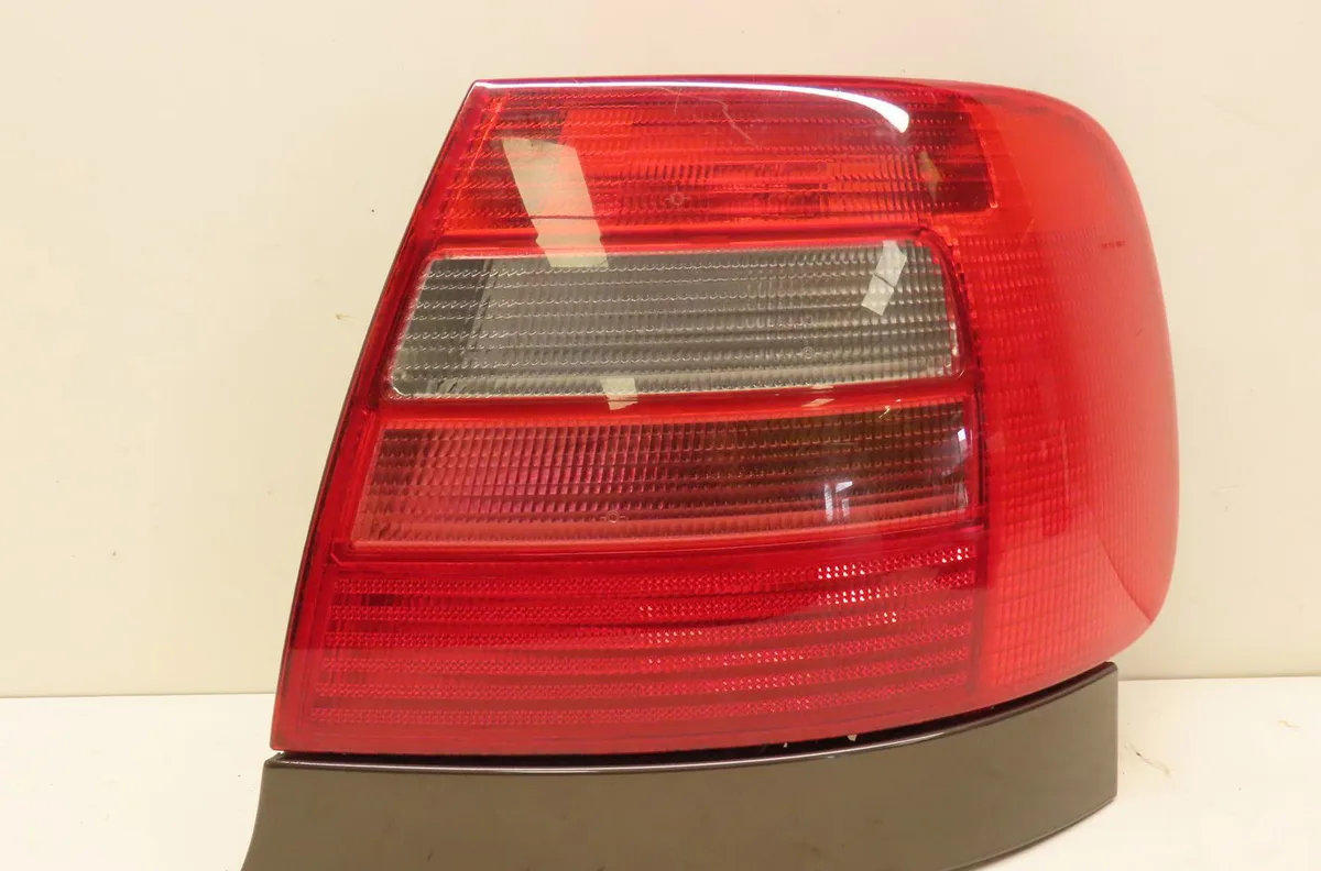Feu arrière droit Audi A4 B5 (8D2) 1.6 (1994-2000) occasion