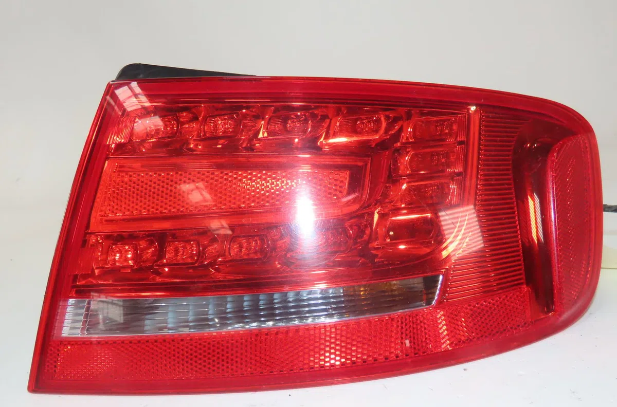 Feu arrière droit Audi A4 B8 (8K2) 2.0 tdi quattro (2011-2015) occasion