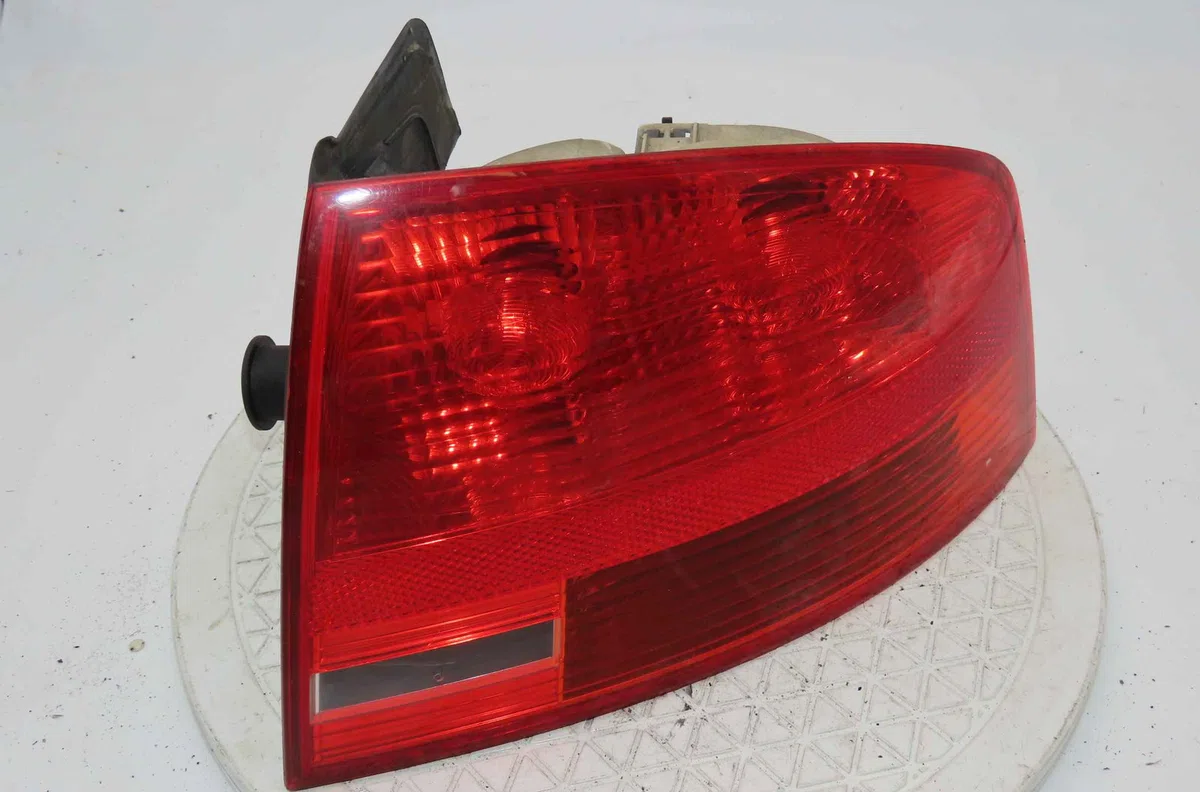 Feu arrière droit AUDI A4 II occasion