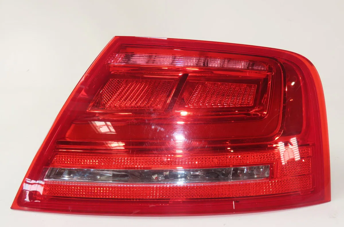 Feu arrière droit Audi A8 D4 (4H2, 4H8, 4HC, 4HL) 3.0 tdi quattro (2010-2015) occasion