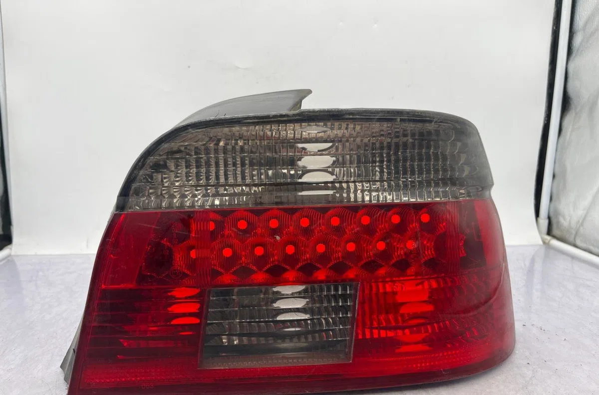 Feu arrière droit BMW SERIE 5 E39 PHASE 2 occasion