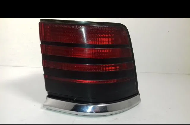 Feu arrière droit Chrysler LE BARON Décapotable 2.5 i turbo (1989-1993) occasion