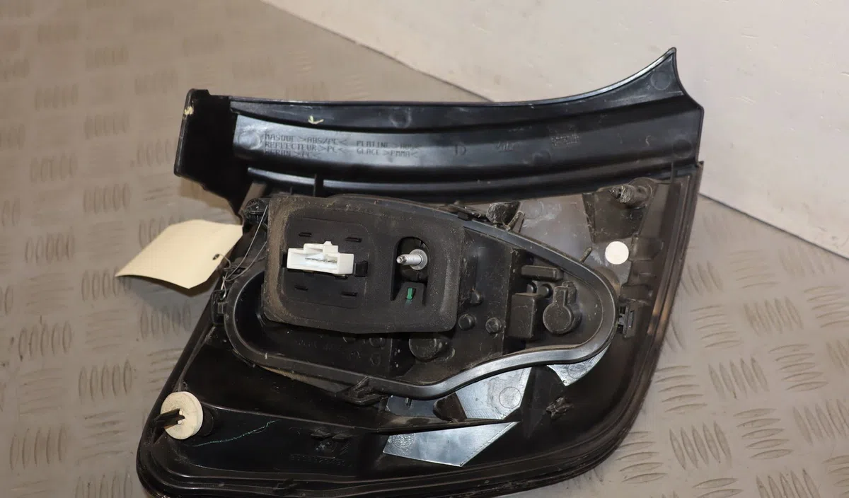 Feu arrière droit Citroen C3 II (SC_) 1.0 vti 68 (2012) 5 portes occasion