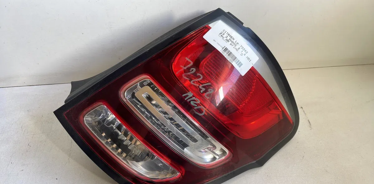 Feu arrière droit Citroen C3 II (SC_) 1.4 hdi 70 (sc8hzc, sc8hr0, sc8hp4) (2009) 5 portes occasion