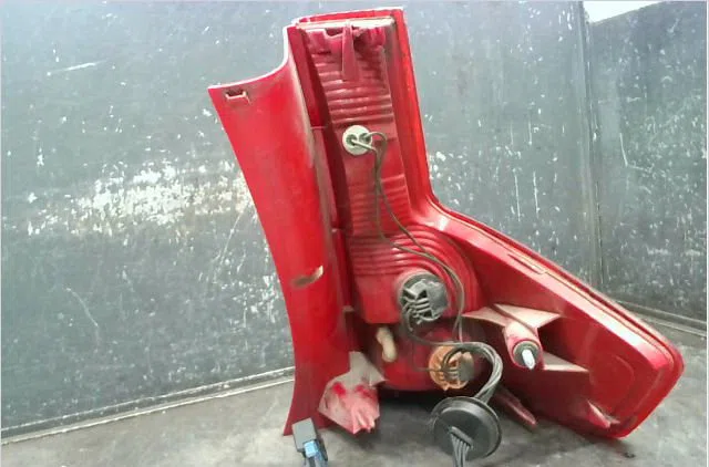 Feu arrière droit Citroën C4 I (LC_) 1.6 hdi (2004-2011) 5 portes occasion