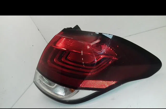 Feu arrière droit Citroën C4 II (NC_) 1.6 bluehdi 120 (2015) occasion
