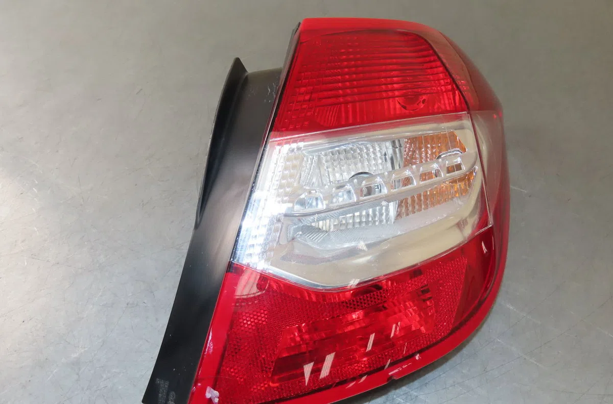 Feu arrière droit Citroen C4 II (NC_) 1.6 hdi 110 (2009) 5 portes occasion